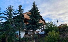 Ferienwohnung (idyllische Lage + 1800m² Garten)